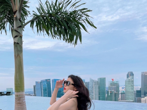 氣質正妹「Lena 莉娜」超兇猛洋裝！「渾圓南半球」直接掉出來辣翻粉絲
