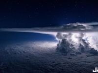 飛機上看颱風是什麼樣的？由衷的敬畏