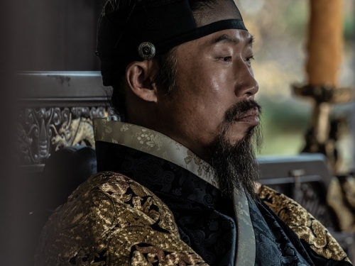 改編真實歷史！韓國驚悚《晝盲神探》集結柳俊烈、柳海真　目睹世子身亡竟惹禍上身？