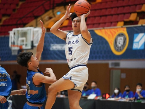 陳將雙UBA首秀拿21分、張俊生爆扣 世新輕取台體大