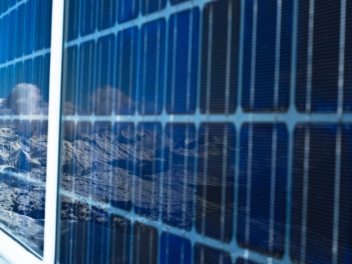 轉換效率高但耐用性低？科學家突破鈣鈦礦太陽能難題