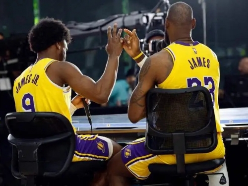 NBA》父子較勁成練球樂趣 戴維斯：詹姆斯被迫提升狀態