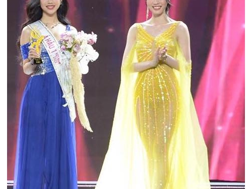 前選美小姐穿「透明裝」頒獎 眾人一看秒愣：看光光