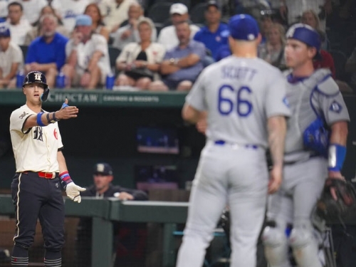 MLB》以為是界外球沒跑竟成再見雙殺 遊騎兵榮格未跑壘讓道奇教頭很訝異