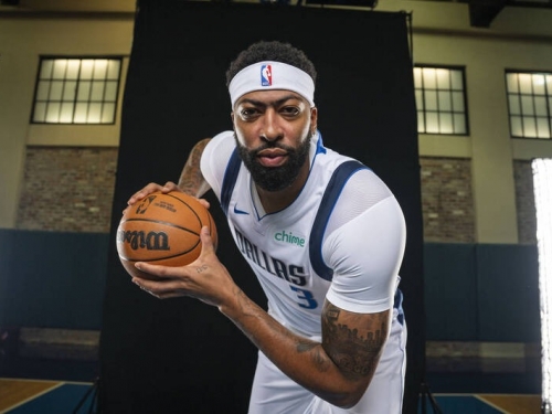 NBA》「AD」戴維斯變身眼鏡俠 可以完全解禁上場打球了