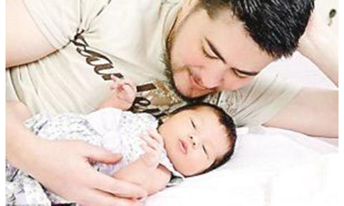 他真的世界上第一個懷孕生子的男人?