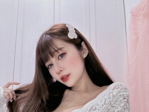 巨乳甜心「安希」性感女僕裝穿不下！「豐滿雙峰」上下都溢出好離譜！