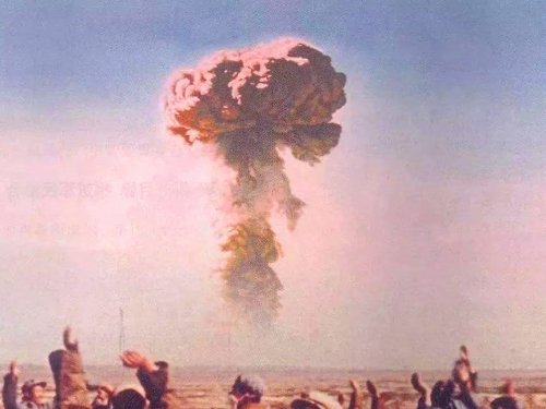 一朵蘑菇雲之下，北京兩萬人遇難，爆炸謎底至今未解