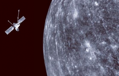 金星早已被太陽烤乾，水星距離太陽更近，為何會有1000億噸的冰？