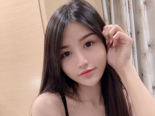 叫做「陳渺渺」但乳量一點也不渺小！性感OL襯衫要被擠爆了