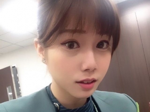 又捕獲一「長榮正妹」liyaw61！腰細腿長加湯圓般嫩白巨乳：訂機票衝了！
