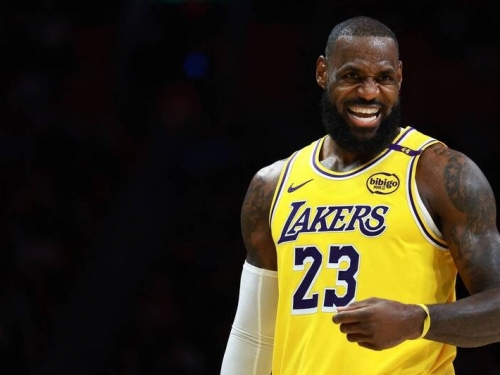 NBA》揮別手感不佳？詹姆斯歷經20投0中後 三分球終於進了