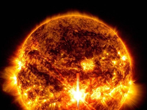 NASA觀測到7年最強太陽閃焰 專家：恐衝擊衛星網路