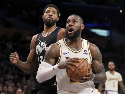 NBA》詹皇25分8籃板7助攻領軍！湖人洛城內戰險勝快艇中止4連敗