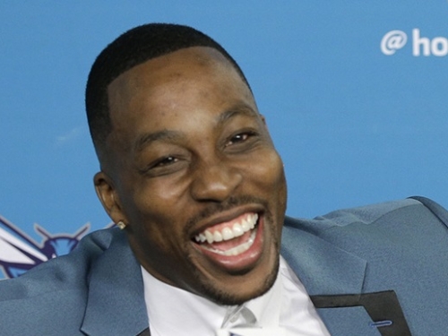 兇！遭16歲網友酸頻繁轉隊 魔獸爆氣回應：「你媽被甩次數比馬刺傳球還多！」