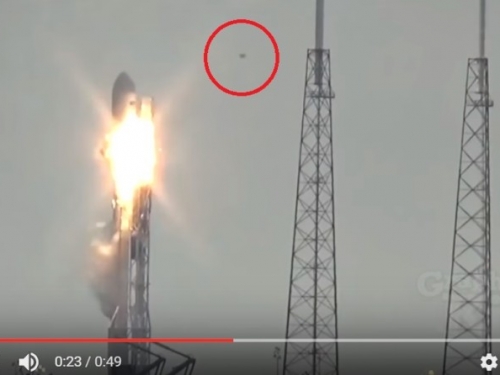 美國Space X火箭爆炸的瞬間竟拍下令人無法解釋的畫面！