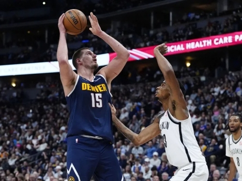 NBA》聯手衛少再度同場「大三元」 約柯奇：贏球比數據更重要