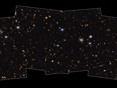 韋伯望遠鏡在北黃極區看到大量遙遠星系