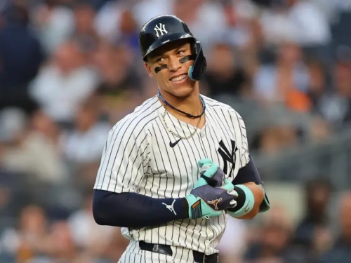 MLB》洋基「法官」Judge遭151公里火球砸傷　左手腕不適提前退場