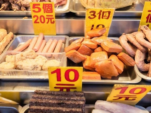 100 元也能爽吃！一票網狂推鹽酥雞攤夾「最俗 4 物」：保證吃很飽