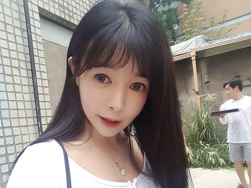 好危險！妹子自備一對「人間凶器」波濤兇猛，網友差點「拿槍應戰」