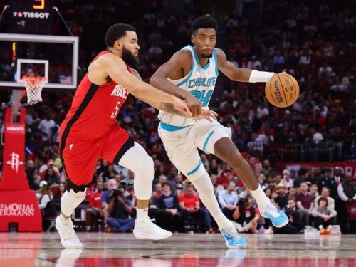 NBA》開幕戰只打11分鐘就受傷 黃蜂新星至少缺陣一週