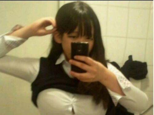 不管是自拍還是被拍，韓高中妹波濤洶湧照流出，歐爸都忍不住了！同班男同學招架得住嗎