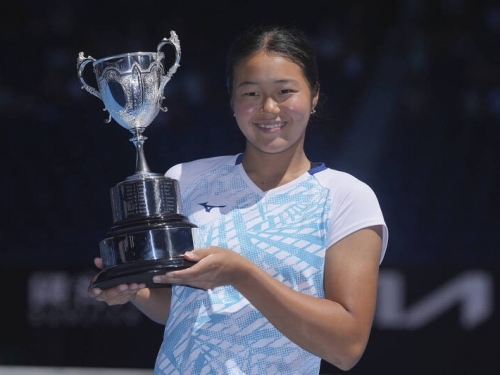澳網青少女》日本史上第一人！左手拍園部八奏強勢封后