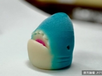 誰把鯊魚頭砍下放桌上？原來是超萌造型和菓子啊