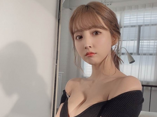 國民女優三上悠亞超寵粉！「緊身短裙+開胸露溝」...亮點是這裡的美食