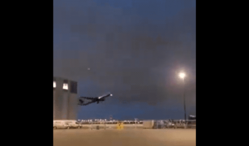 空中驚魂！加拿大航空客機起飛後引擎著火 急降落