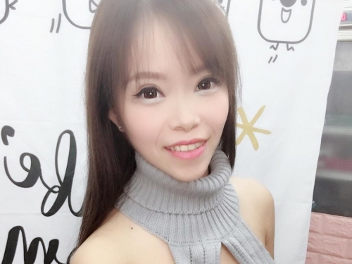 火辣素人西施「均均兒」買五百送一粒　私下自拍更是大膽！