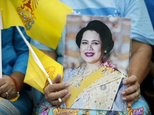 泰王太后93歲逝世 昔4次登上「最佳衣著榜」媒體封為時尚典範