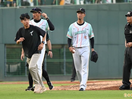 中職》吉田一將突發狀況退場 洪總給忠告