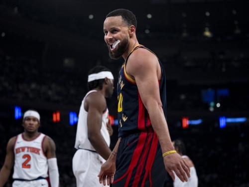NBA／柯瑞轟28分又見「晚安」手勢 勇士逆轉尼克背靠背連勝