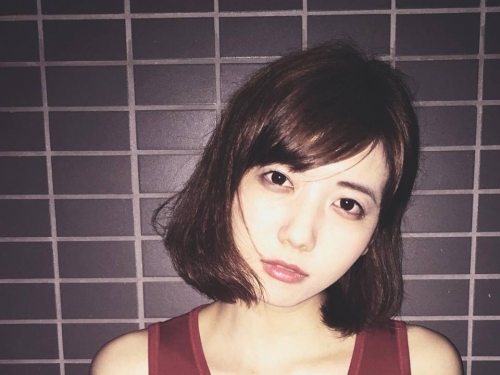 世新出美女！日文系「美乳女學生」身懷胸器，薄紗露嫩乳好害羞！