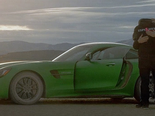 [影] 愛車之人必看的感人廣告！盲人修車師傅想開車的夢想，Mercedes-AMG 用 GT R 幫它圓夢