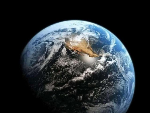 這種恐怖生物多次被人目擊，是人類的生化實驗，還是神秘新物種？