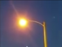 《UFO登陸美國威斯康辛州城市或只是照明彈？》