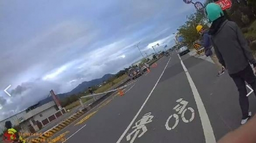 恆春飆11級陣風！ 落山風「腰斬」路燈