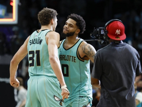 NBA》布里吉斯致命三分！ 福克斯絕殺不算黃蜂險勝馬刺