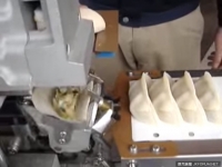 自己包水餃好辛苦？看完這個日本人發明的「自動包餃子機器」後絕對會想衝去買100台！