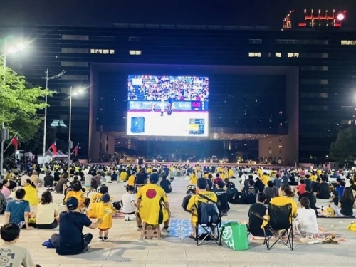 12強》明台日大戰 台中市府廣場有直播+啦啦隊應援