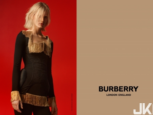 鬼才設計師Riccardo Tisci首發Burberry春夏形象廣告，讓你看看不同的Burberry！