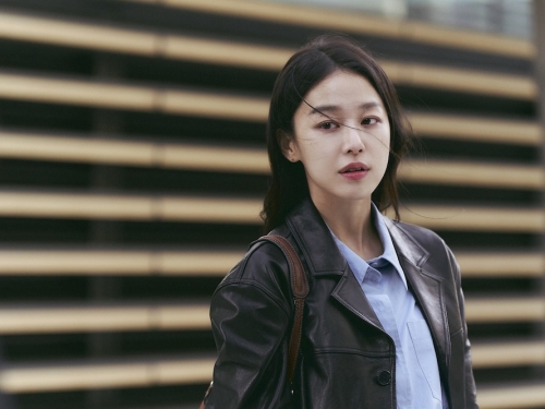 最火辣女機師！《變身機長》曹政奭假扮妹妹獲得青睞　韓國上映開紅盤打敗《死侍3》！
