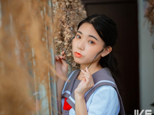 制服正妹「瑀彤」無辜感讓人融化，勾起你兒時的初戀回憶！