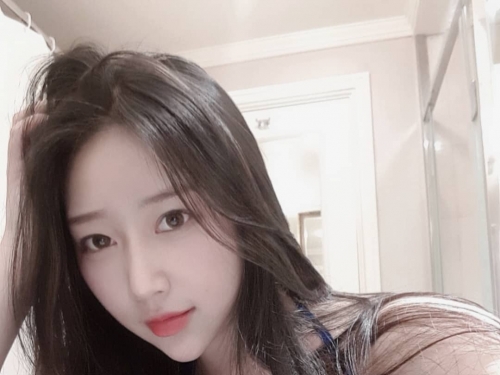 姐姐好緊！「巨乳妹子」김수정衣服總是太小件　渾圓奶球分量滿滿