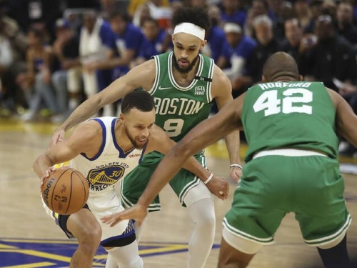 紙上談兵 | 冠軍賽G1，Curry只準了一節，他後來是怎麼被綠軍纏住的？