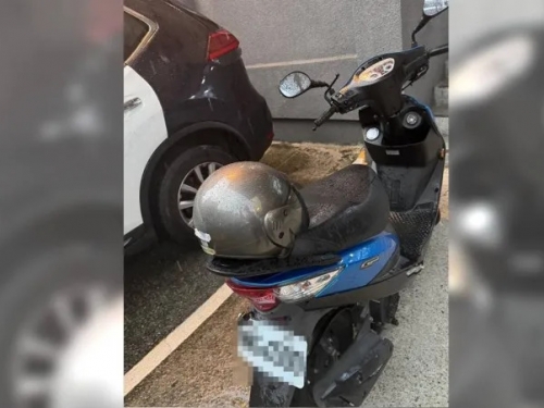 原來是「芒果」惹的禍！台中機車手機支架神秘失蹤 真相笑翻失主