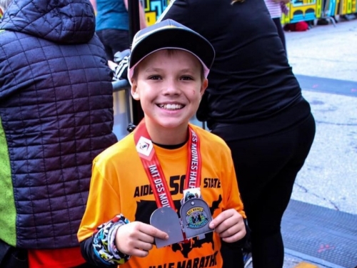 打破年紀最小世界紀錄！ 美國11歲男童跑完50州半馬比賽